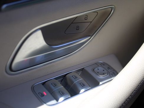 Certified 2022 Mercedes-Benz GLE 350 4MATIC w/ AMG Line Exterior image 10