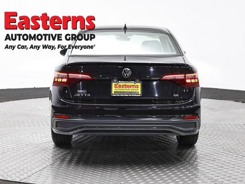 Used 2024 Volkswagen Jetta SE FWD image 6