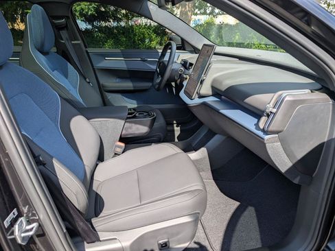 Used 2025 Volvo EX30 Plus w/ Protection Package Premier AWD/4WD image 17