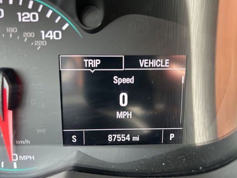 Used 2022 Chevrolet Trax LT w/ LT Convenience Package image 24