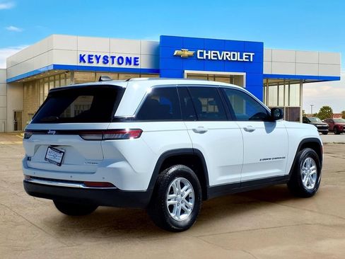 Used 2024 Jeep Grand Cherokee Laredo RWD image 7