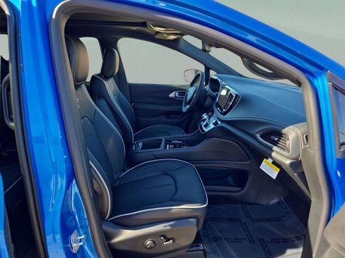 New 2026 Chrysler Pacifica Limited w/ S Appearance Package image 29