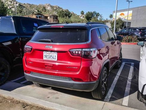 Used 2025 Jeep Compass Limited image 14