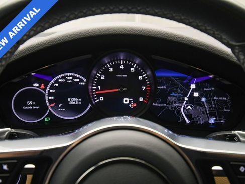 Used 2023 Porsche Cayenne Platinum Edition image 15