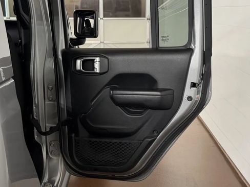 Used 2021 Jeep Gladiator Mojave AWD/4WD image 33