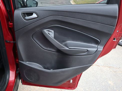 Used 2019 Ford Escape SE image 17