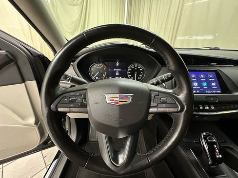 Used 2022 Cadillac XT4 Premium Luxury w/ Safety Alert Package AWD/4WD image 27