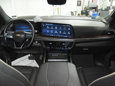 Used 2025 Chevrolet Tahoe Premier AWD/4WD image 31