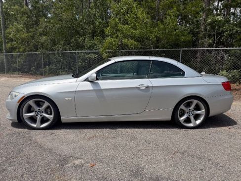 Used 2011 BMW 335i Convertible RWD image 2