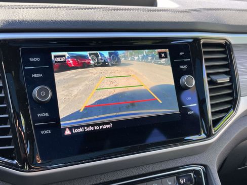 Used 2022 Volkswagen Atlas Cross Sport SE image 15