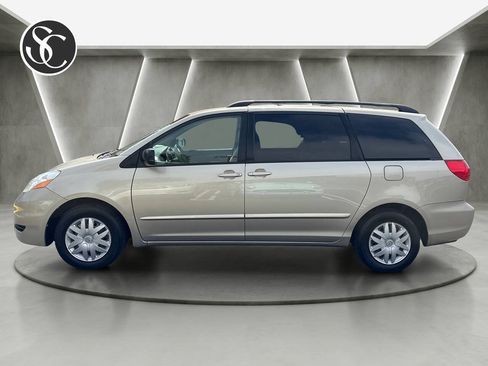 Used 2008 Toyota Sienna LE FWD image 2