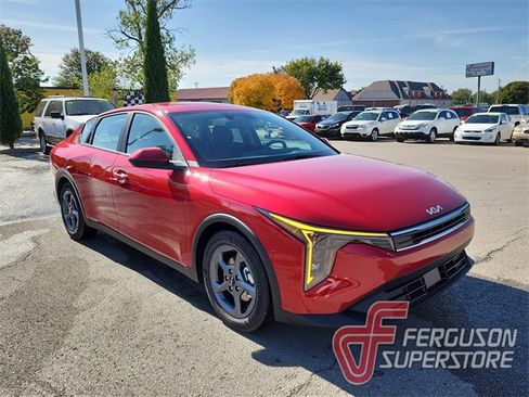 New 2025 Kia K4 LXS image 1