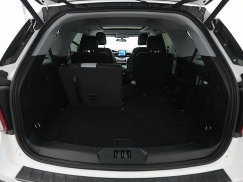 Used 2021 Ford Explorer XLT w/ XLT Sport Appearance Package image 10