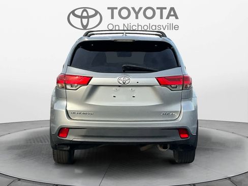 Used 2017 Toyota Highlander XLE image 5