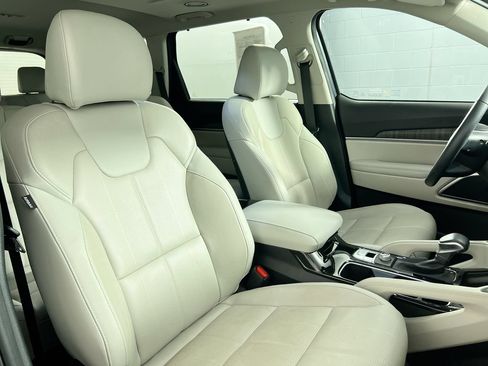 Certified 2024 Kia Telluride EX w/ EX Captain's Chair Package FWD image 31