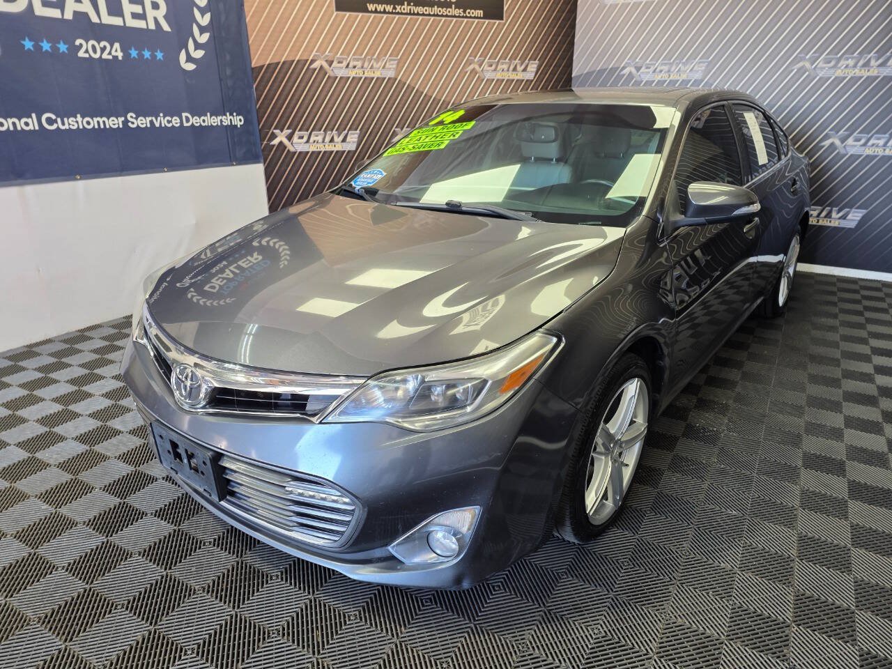 Used 2014 Toyota Avalon XLE Touring FWD image 2