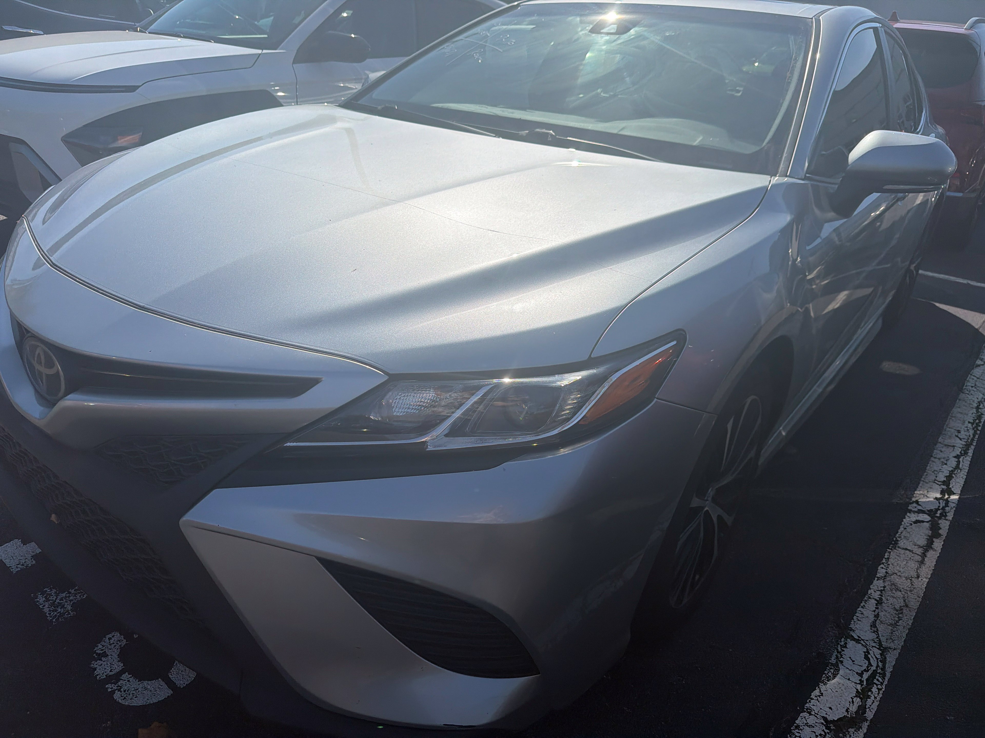 Used 2018 Toyota Camry SE w/ Audio Package FWD image 4