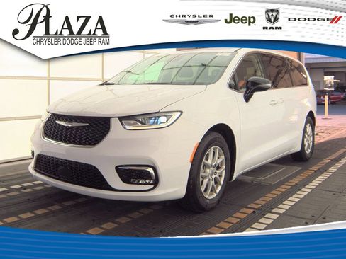 Certified 2024 Chrysler Pacifica Touring-L image 1