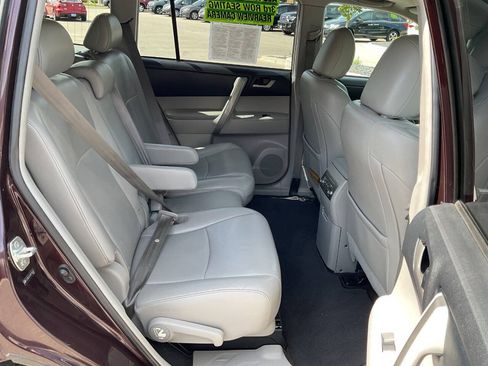 Used 2013 Toyota Highlander SE AWD/4WD image 36