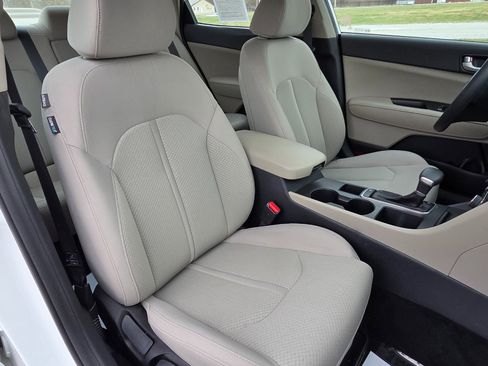 Used 2018 Kia Optima LX w/ 17" Alloy Wheels Package image 22