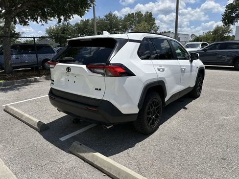 Used 2019 Toyota RAV4 XLE FWD image 8