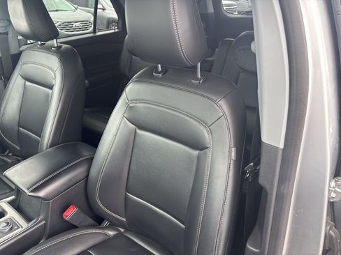 Used 2022 Ford Explorer XLT w/ Equipment Group 202A image 14