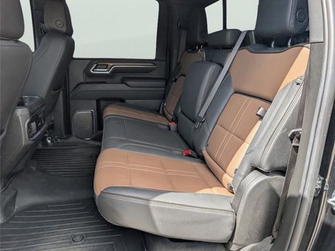 Used 2024 Chevrolet Silverado 2500 High Country w/ Technology Package AWD/4WD image 30