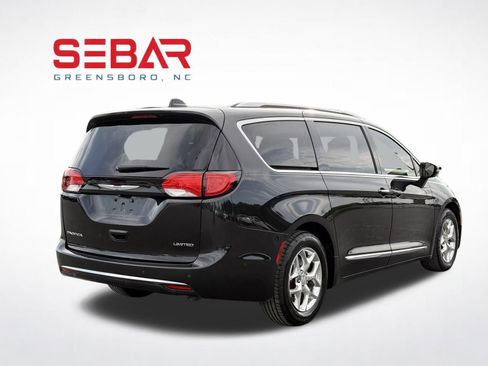 Used 2017 Chrysler Pacifica Limited FWD image 7