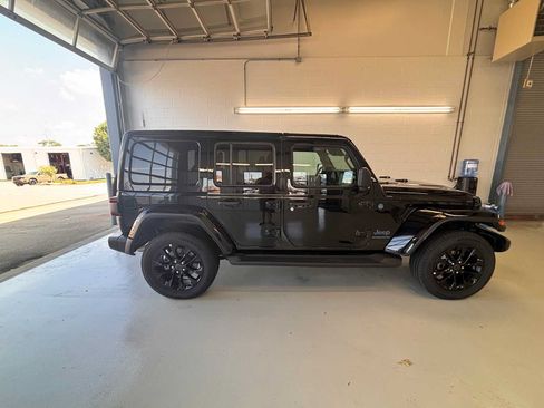 Certified 2025 Jeep Wrangler Unlimited Sahara AWD/4WD image 2