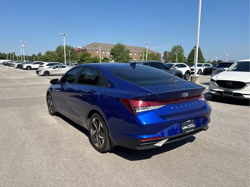 Used 2023 Hyundai Elantra SEL w/ Convenience Package FWD image 3