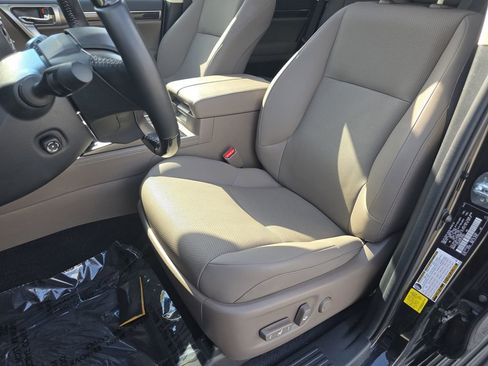 Certified 2023 Lexus GX 460 Premium w/ Premium Package AWD/4WD image 17
