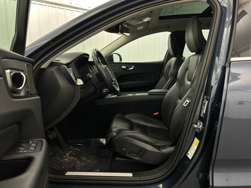 Used 2021 Volvo XC60 T5 Inscription w/ Advanced Package AWD/4WD image 4