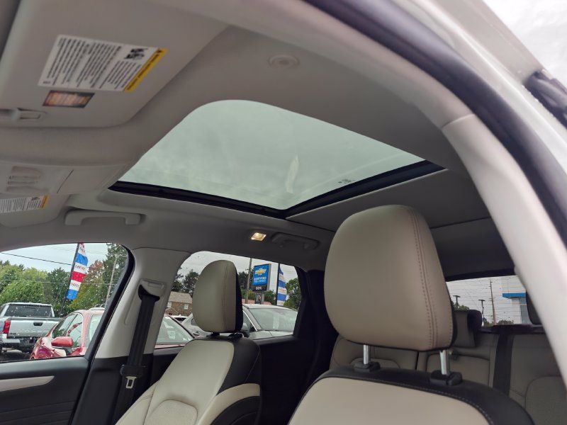 Used 2022 Ford Escape SEL w/ Technology Package AWD/4WD image 9