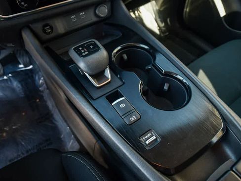 Used 2024 Nissan Rogue S image 19