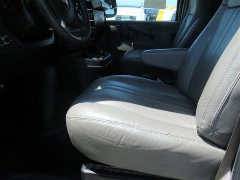 Used 2018 Chevrolet Express 2500 Extended image 8