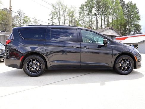 Used 2019 Chrysler Pacifica Touring-L Plus w/ Advanced Safetytec Group image 8