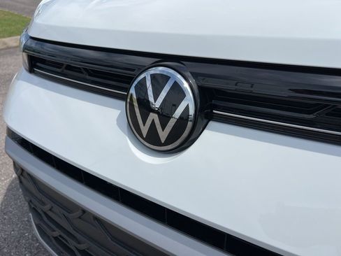 New 2026 Volkswagen Taos SE FWD image 10