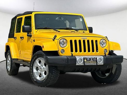 Used 2015 Jeep Wrangler Unlimited Sahara w/ Connectivity Group AWD/4WD image 2