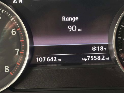 Used 2016 Volkswagen Touareg VR6 image 43