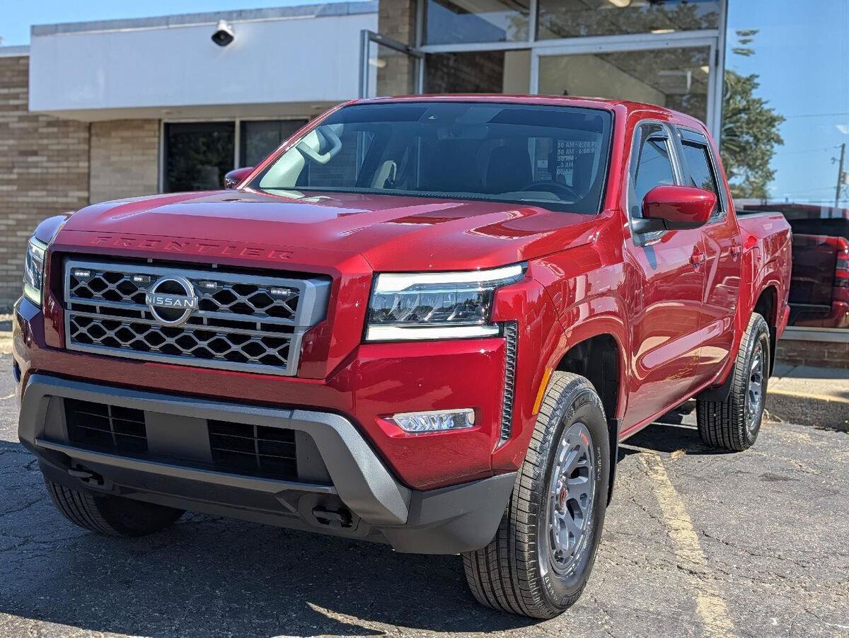 Used 2024 Nissan Frontier SL w/ Technology Package AWD/4WD image 4