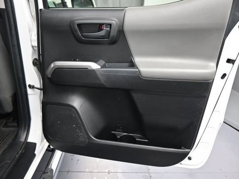 Used 2022 Toyota Tacoma SR5 AWD/4WD image 65