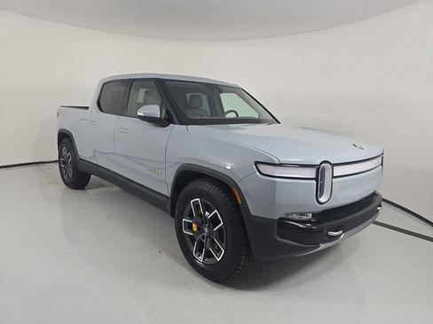 Used 2023 Rivian R1T Adventure image 7