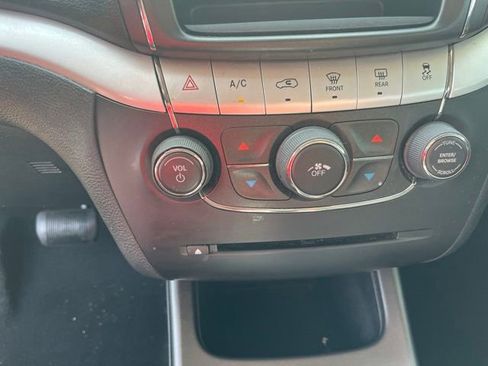 Used 2020 Dodge Journey SE w/ SE Popular Equipment Group FWD image 31