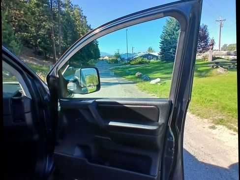 Used 2013 Nissan Titan SL image 11