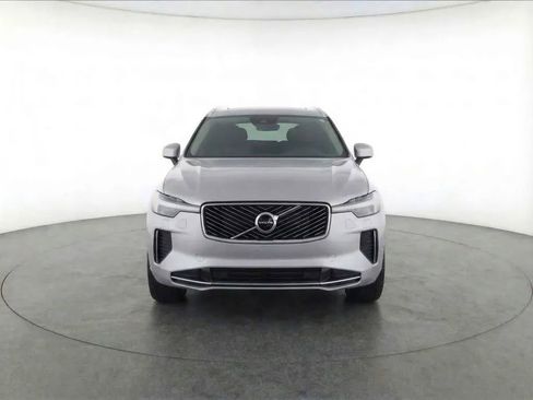Used 2025 Volvo XC90 B6 Plus image 5