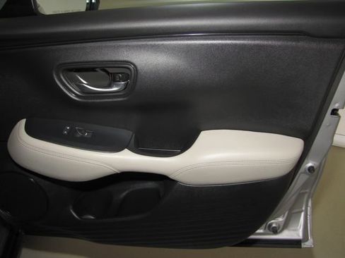 Certified 2025 Honda HR-V LX image 19