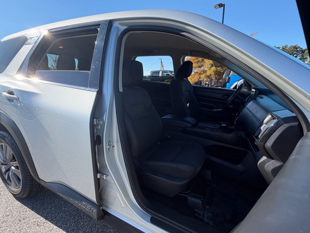 Used 2023 Nissan Pathfinder S FWD image 41