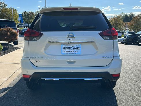 Used 2020 Nissan Rogue SV w/ Premium Package image 5