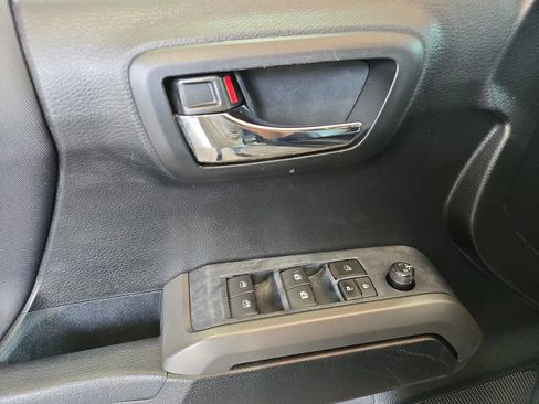Used 2022 Toyota Tacoma TRD Off-Road RWD image 14