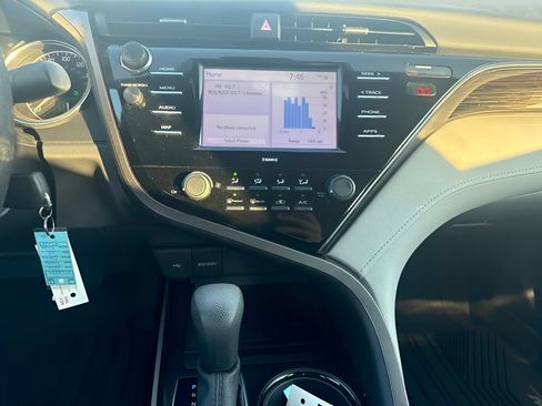Used 2020 Toyota Camry LE FWD image 11